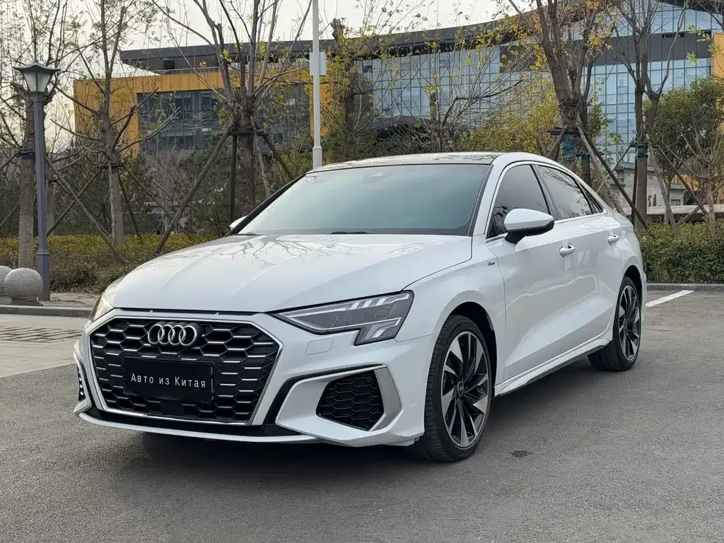 Audi A3 — фото 1