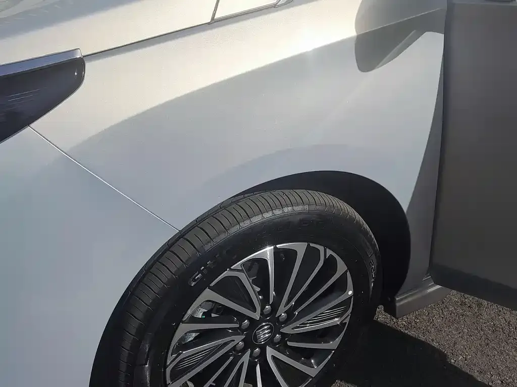 Buick GL8 Hybrid — фото 6