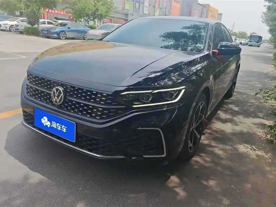 Volkswagen Passat — фото 1