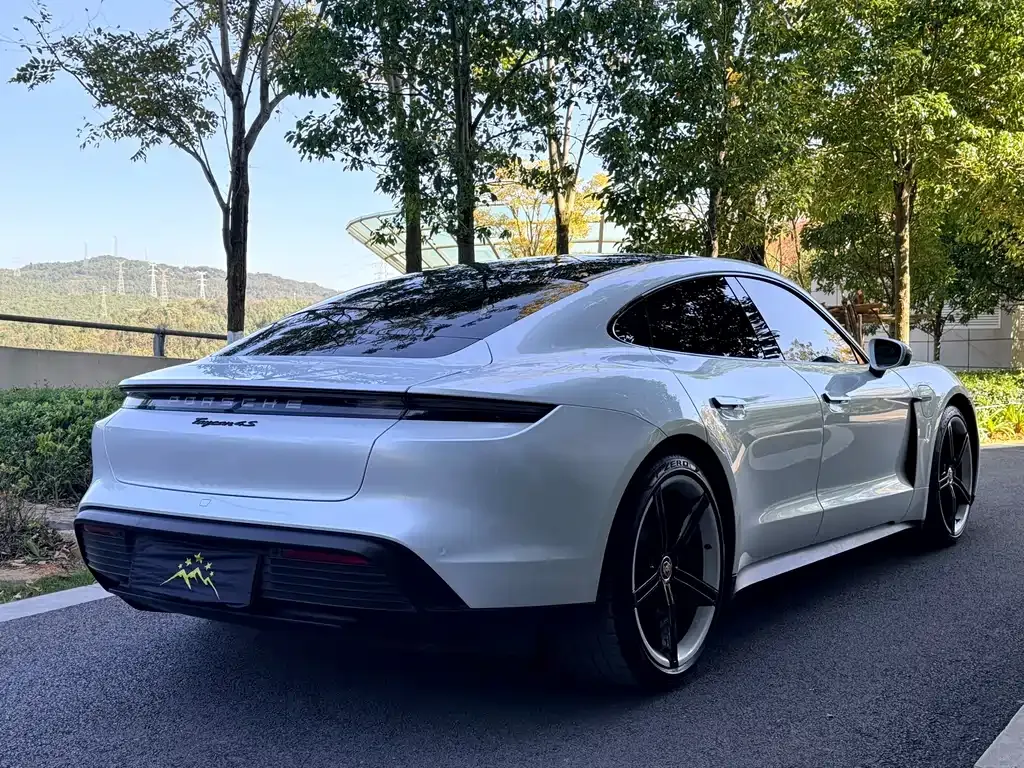 Porsche Taycan — фото 6
