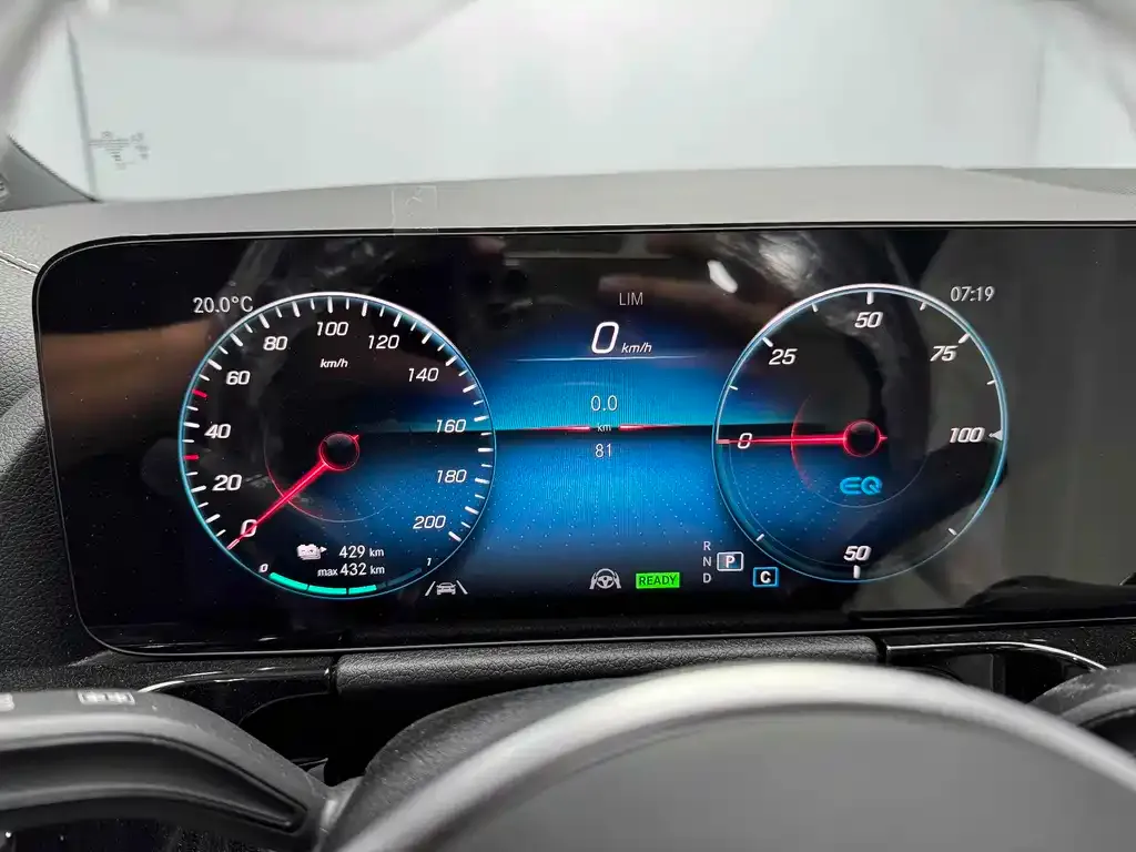 Mercedes-Benz EQA — фото 10