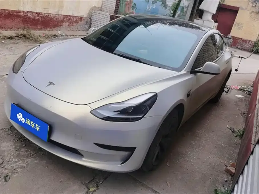 Tesla Model 3 — фото 1
