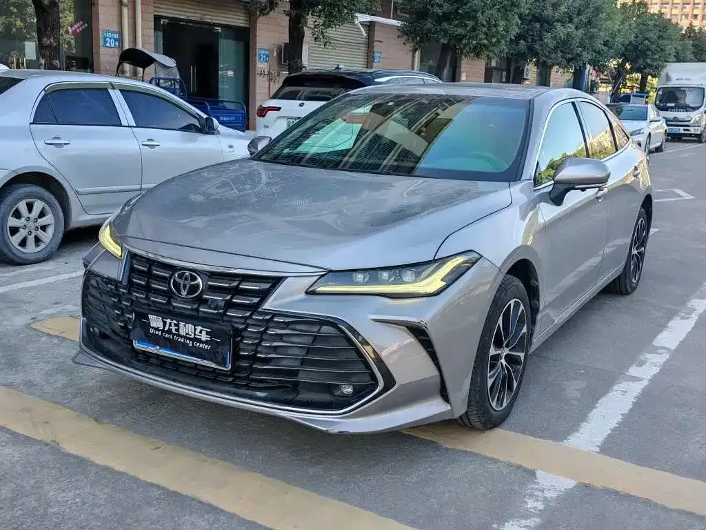 Toyota Avalon — фото 1