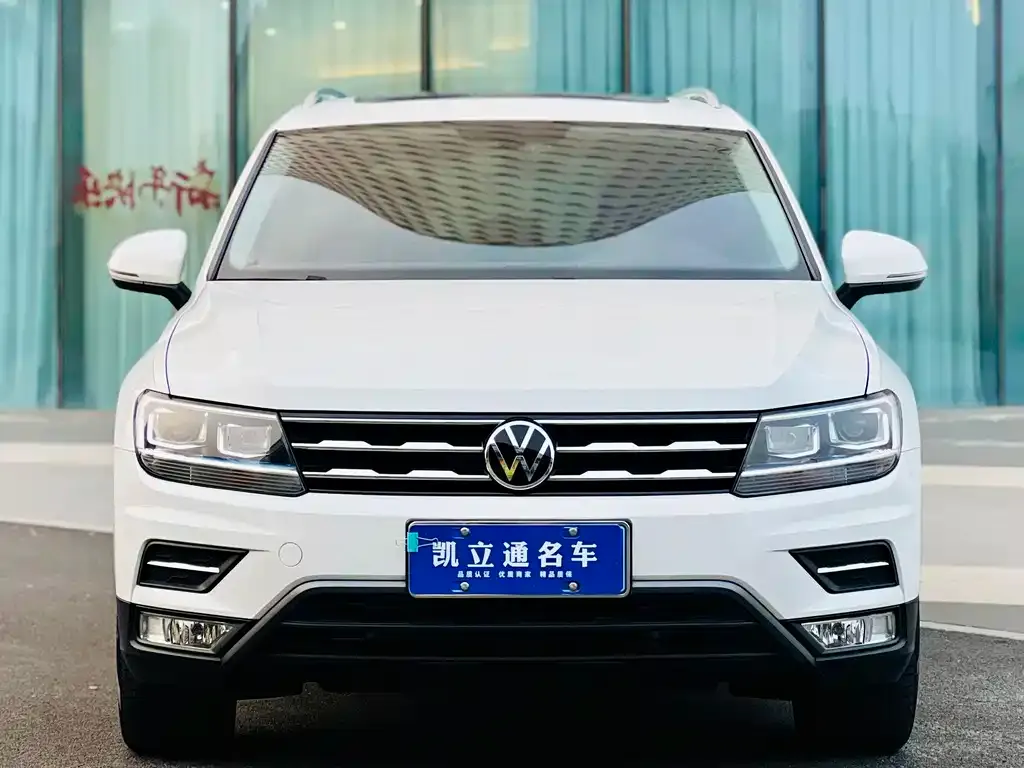 Volkswagen Tiguan L — фото 2