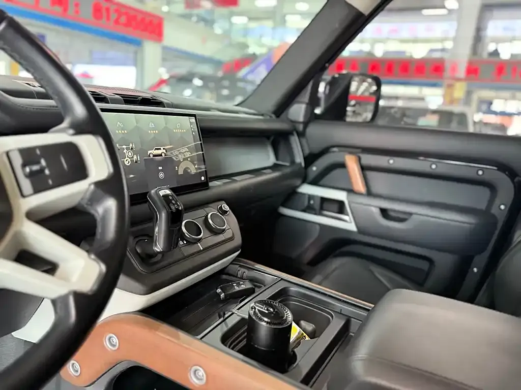 Land Rover Defender — фото 10