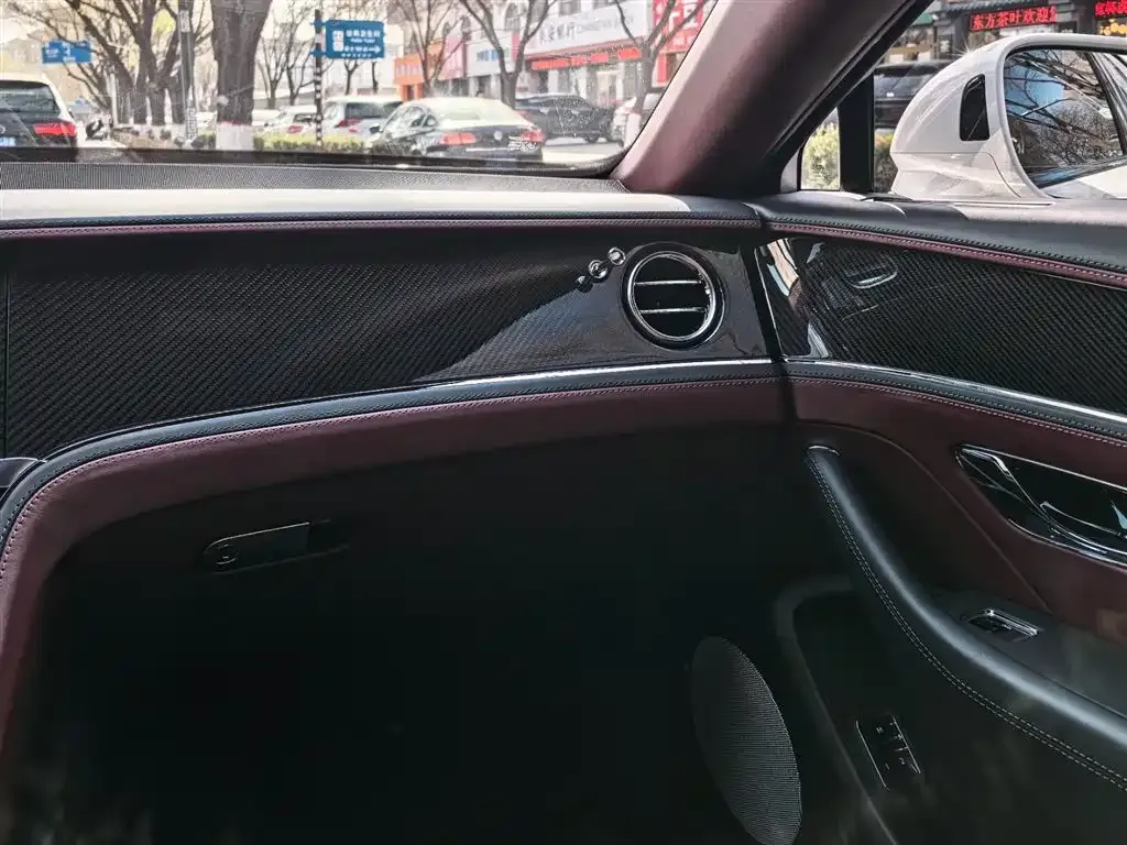 Bentley Flying Spur — фото 6