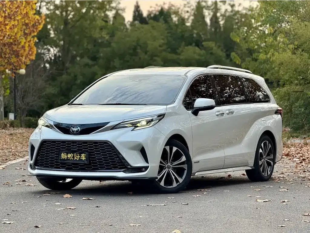 Toyota Granvia — фото 1