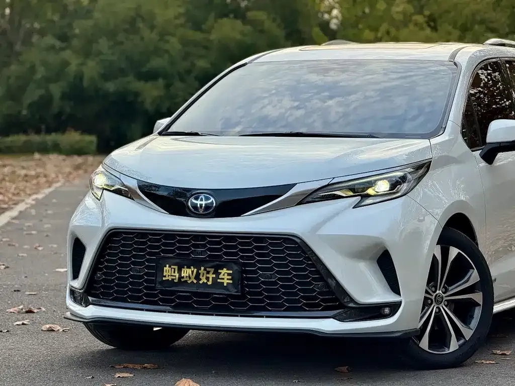 Toyota Granvia — фото 10