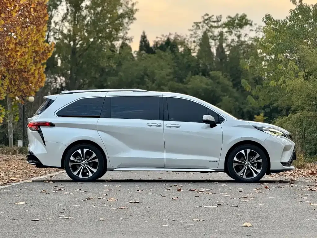 Toyota Granvia — фото 4
