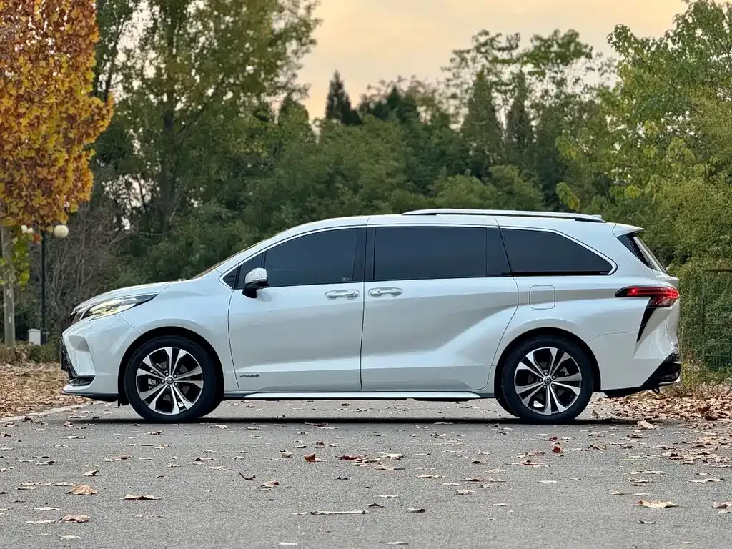 Toyota Granvia — фото 5