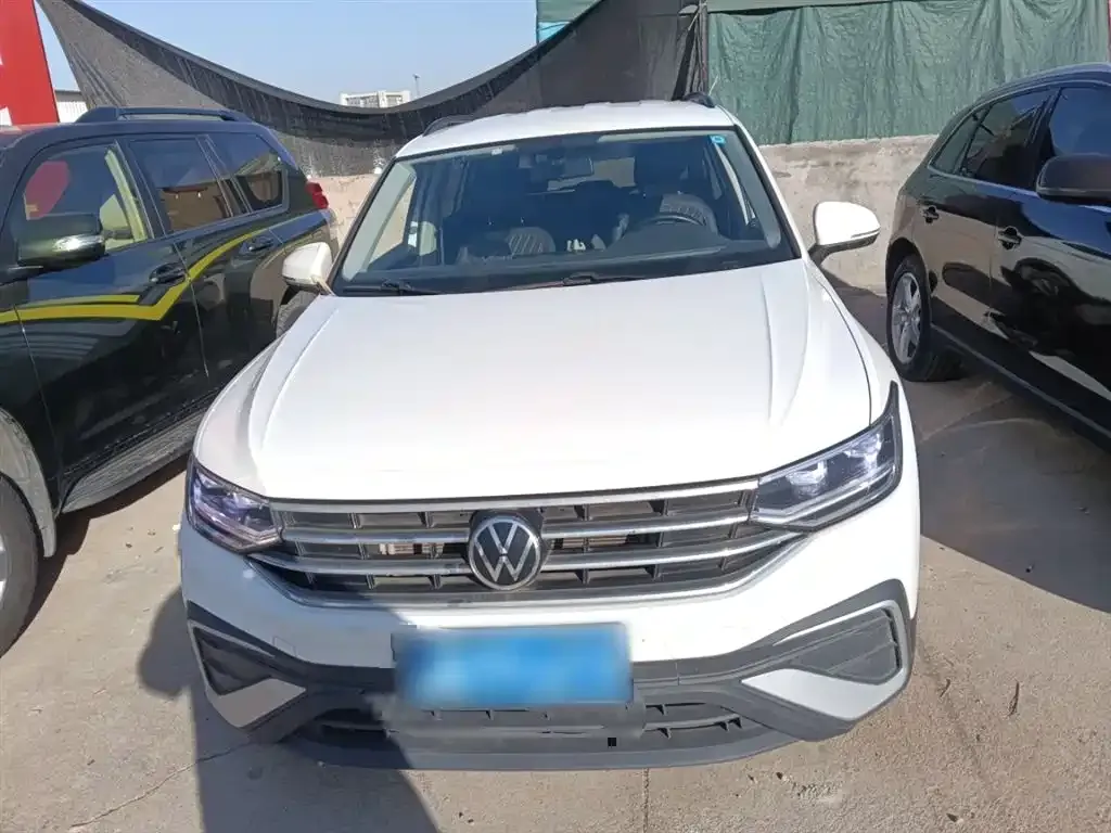 Volkswagen Tiguan L — фото 3