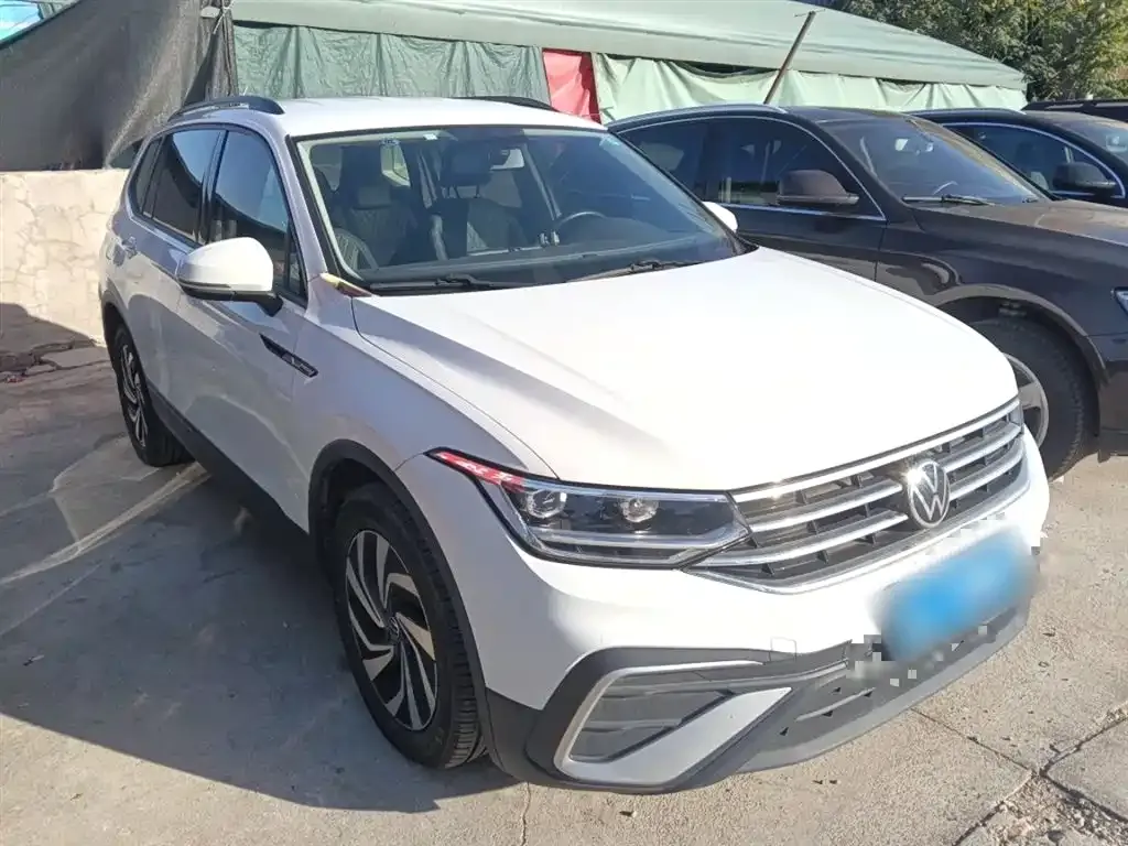 Volkswagen Tiguan L — фото 4