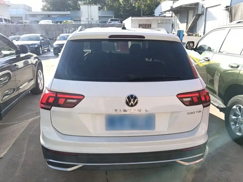Volkswagen Tiguan L — фото 6