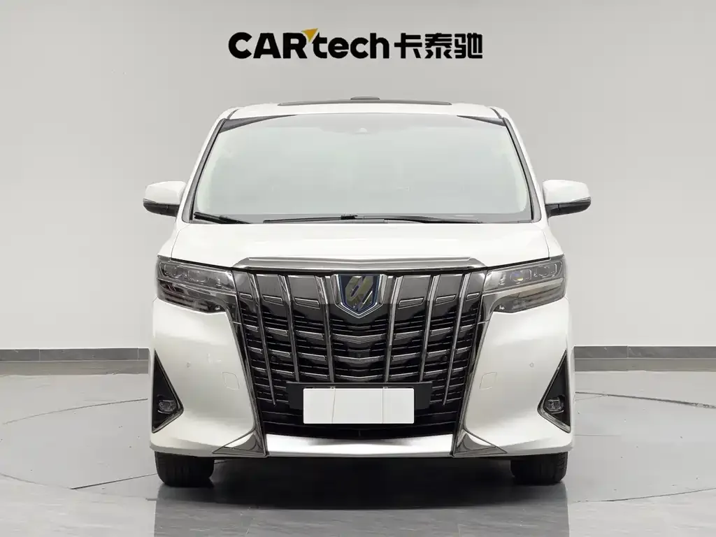 Toyota Alphard — фото 2