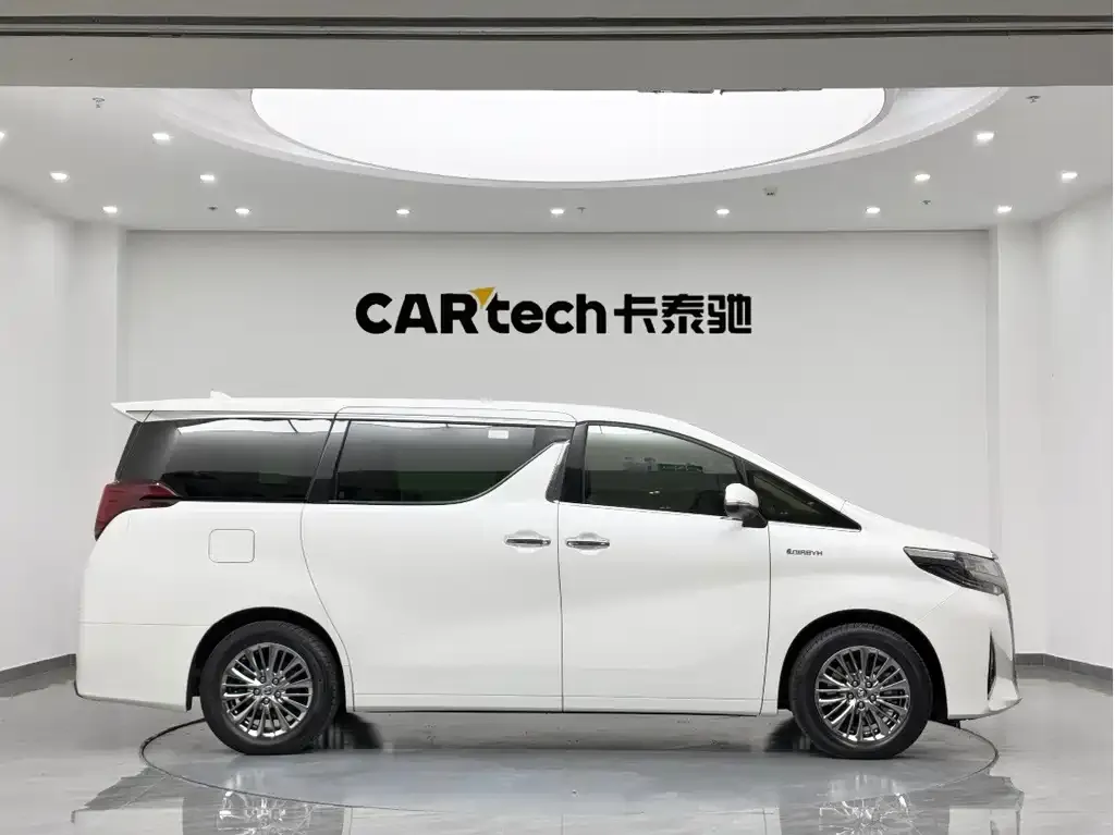 Toyota Alphard — фото 4