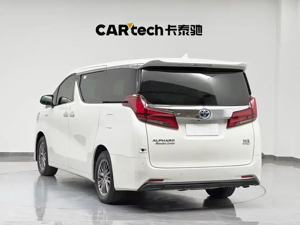 Toyota Alphard — фото 5
