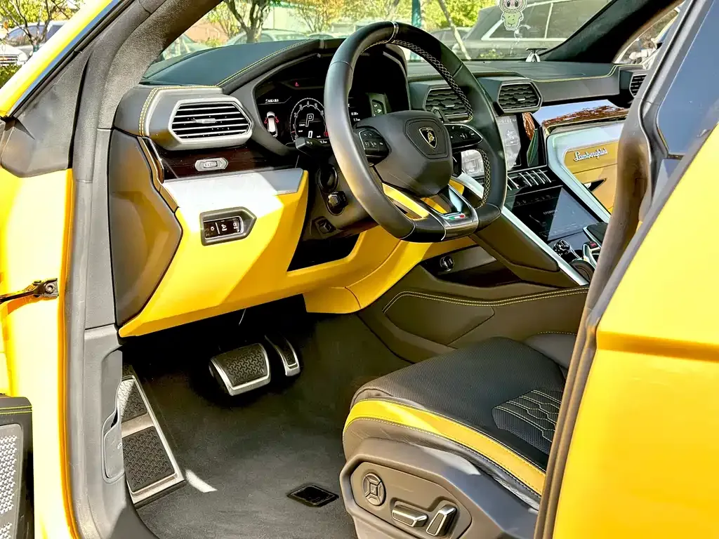 Lamborghini Urus — фото 10