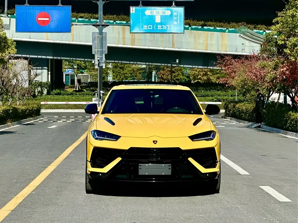 Lamborghini Urus — фото 3