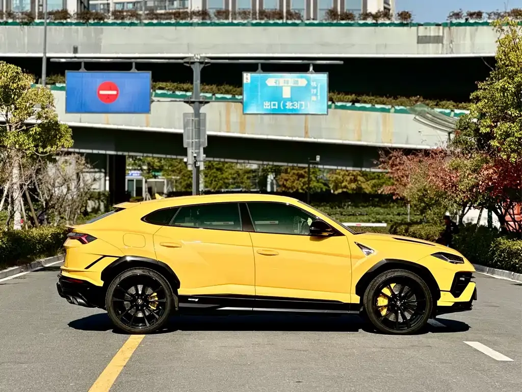Lamborghini Urus — фото 5