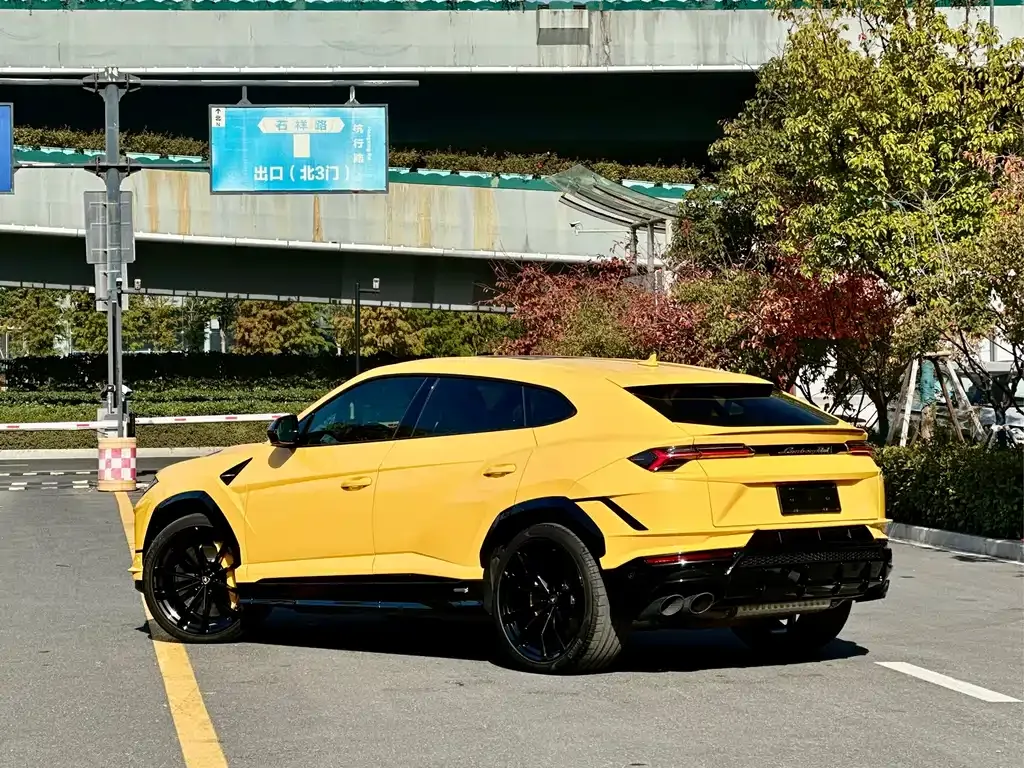 Lamborghini Urus — фото 6