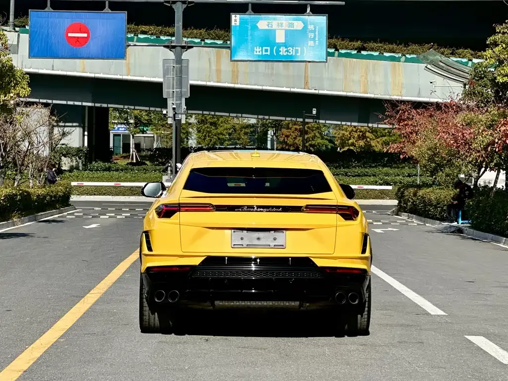 Lamborghini Urus — фото 7