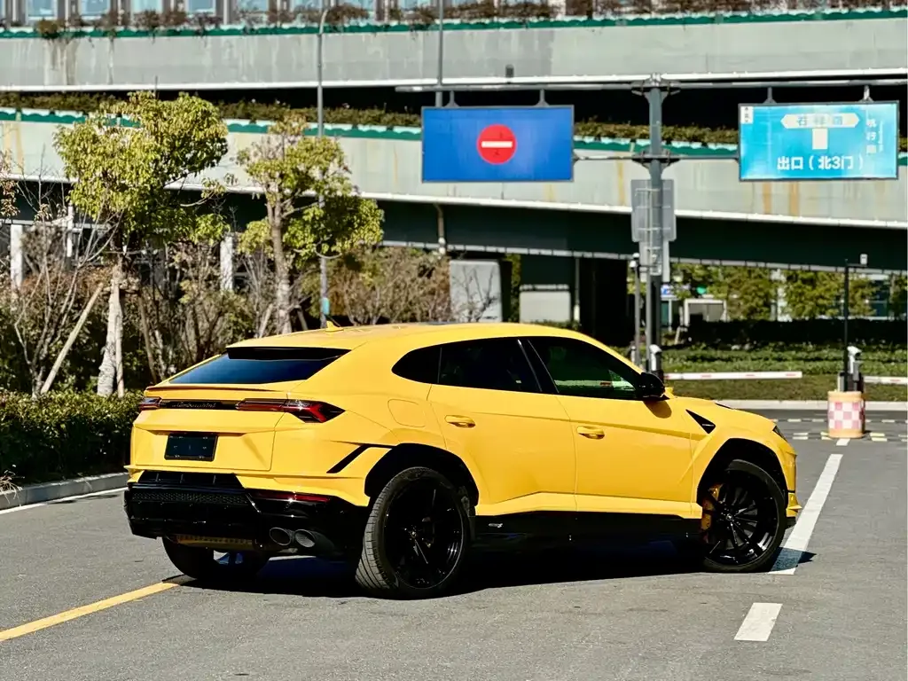 Lamborghini Urus — фото 8