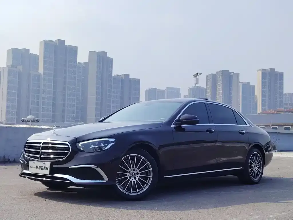 Mercedes-Benz E-Class — фото 1