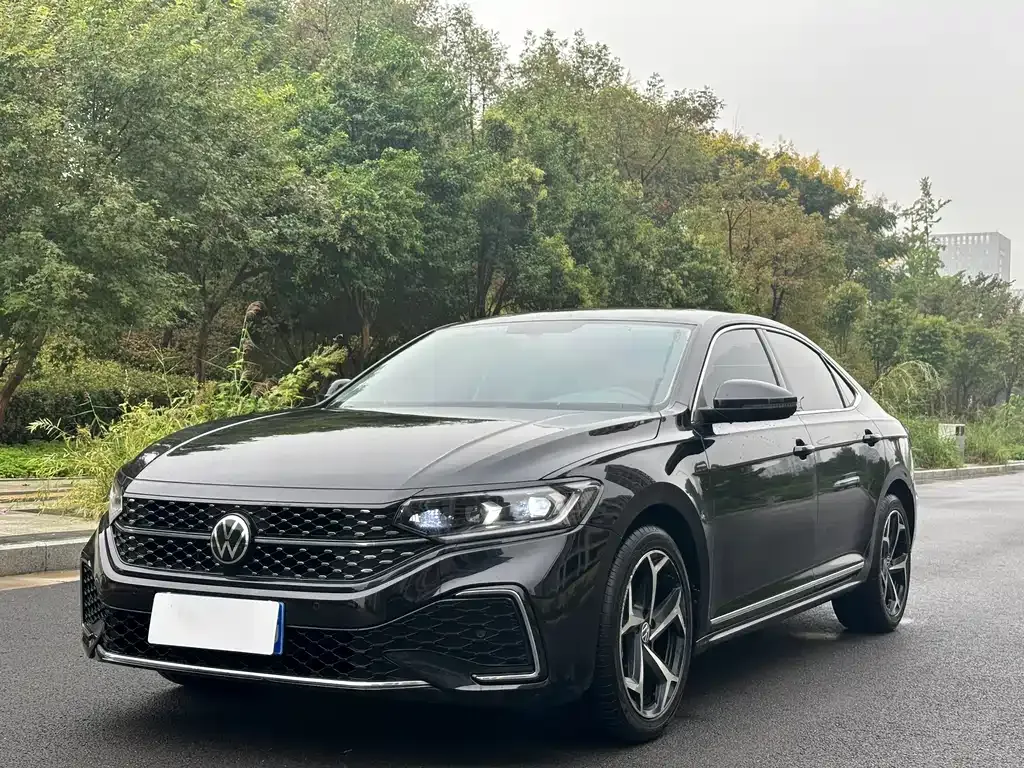 Volkswagen Passat — фото 1