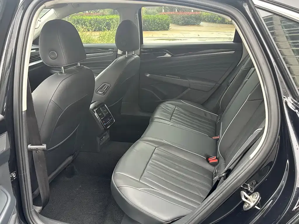 Volkswagen Passat — фото 7