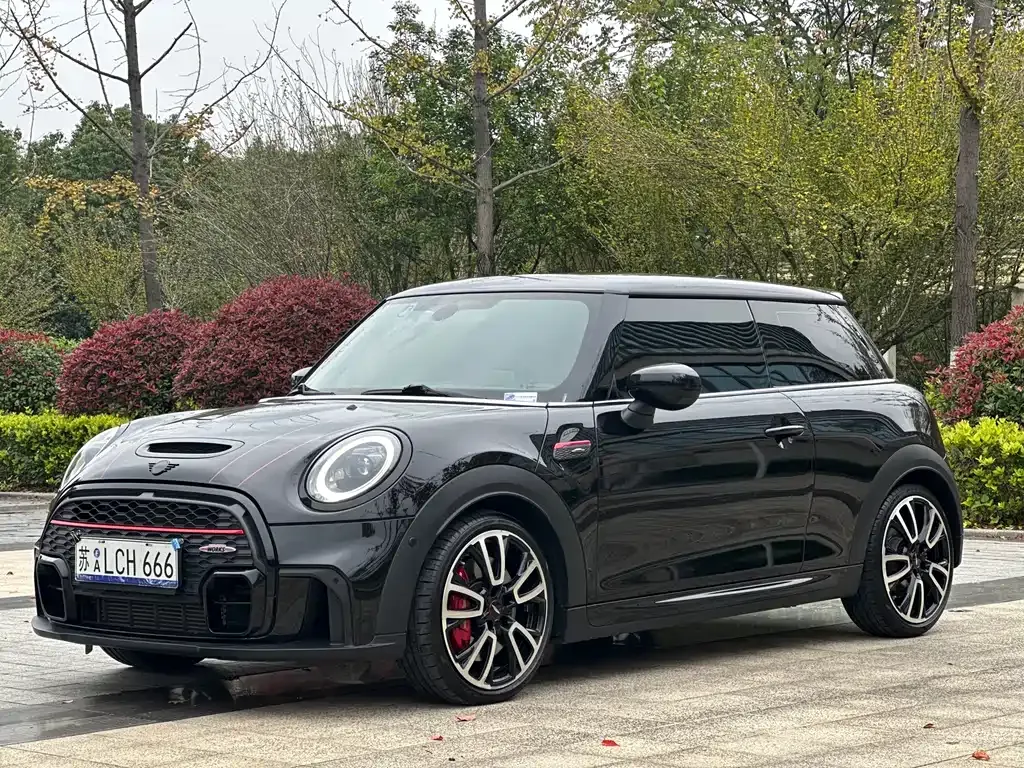 MINI JCW (John Cooper Works) — фото 1