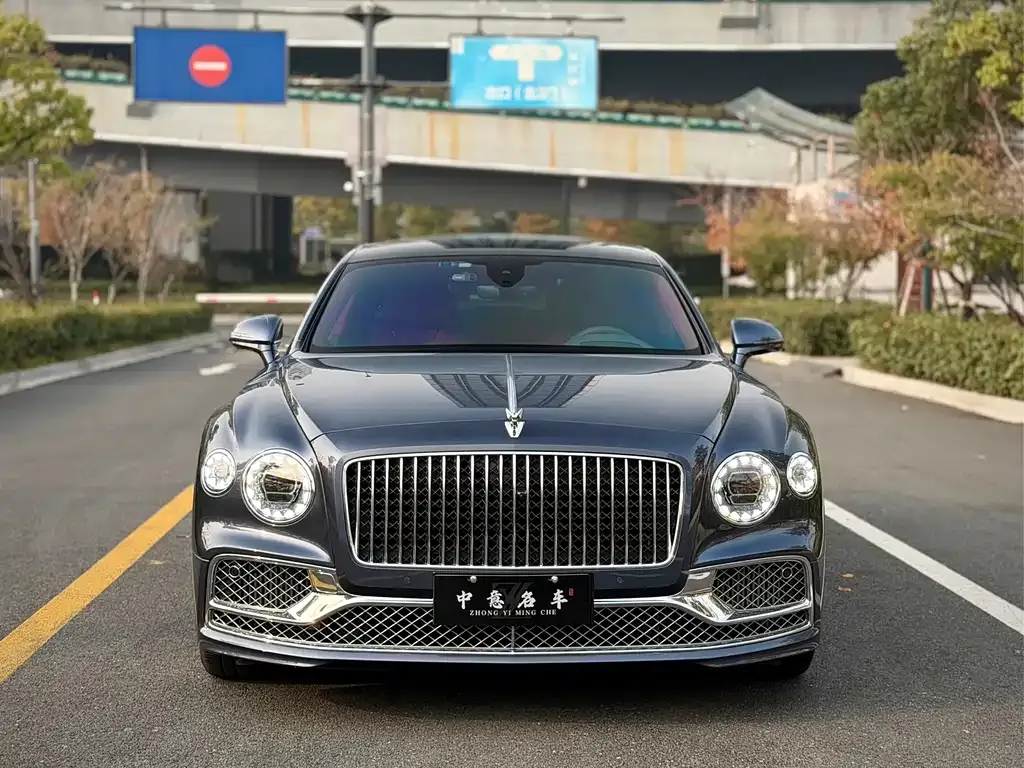 Bentley Flying Spur — фото 2