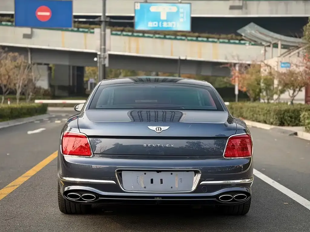 Bentley Flying Spur — фото 5
