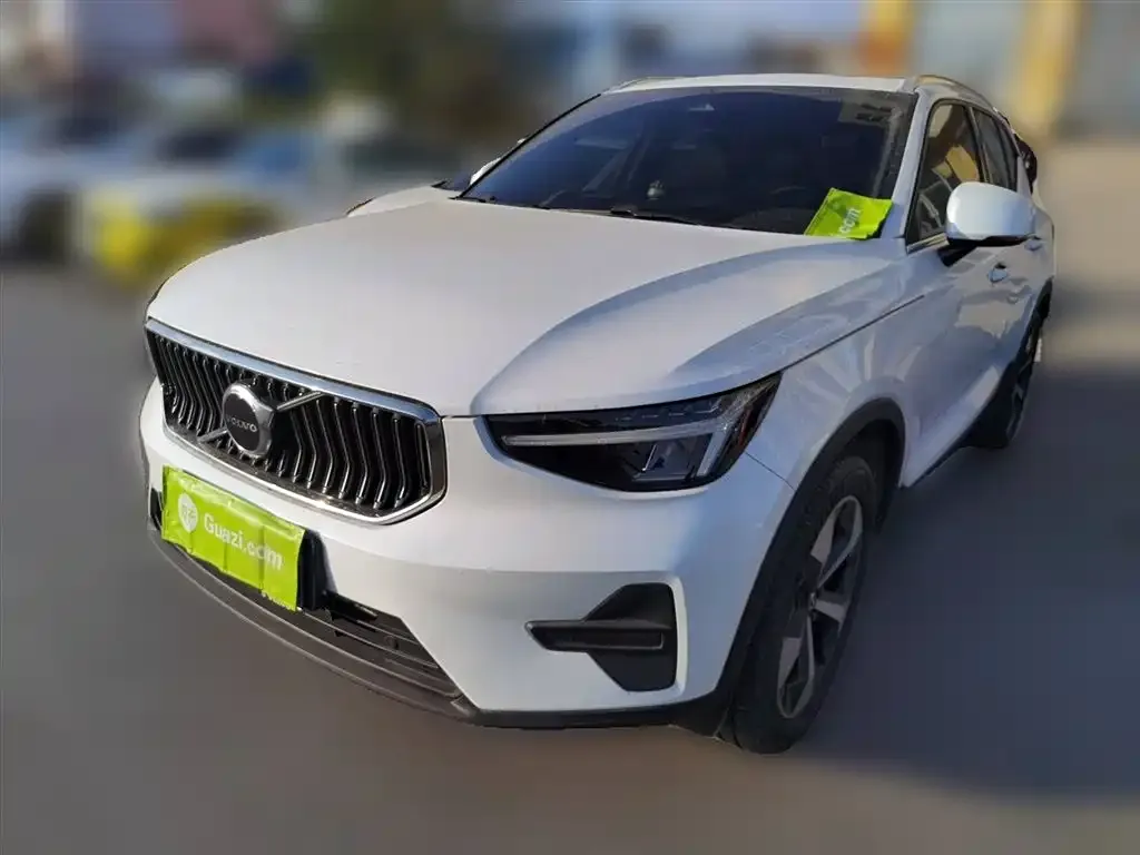Volvo XC40 — фото 1