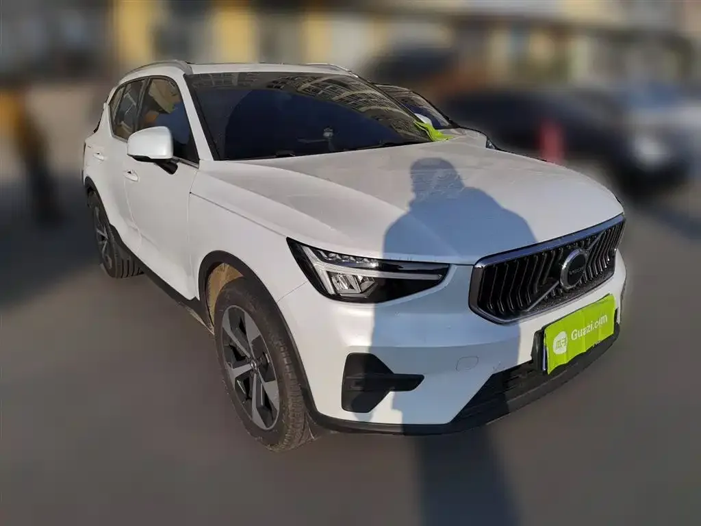 Volvo XC40 — фото 4