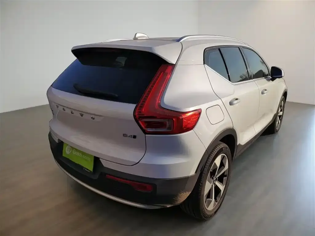 Volvo XC40 — фото 7