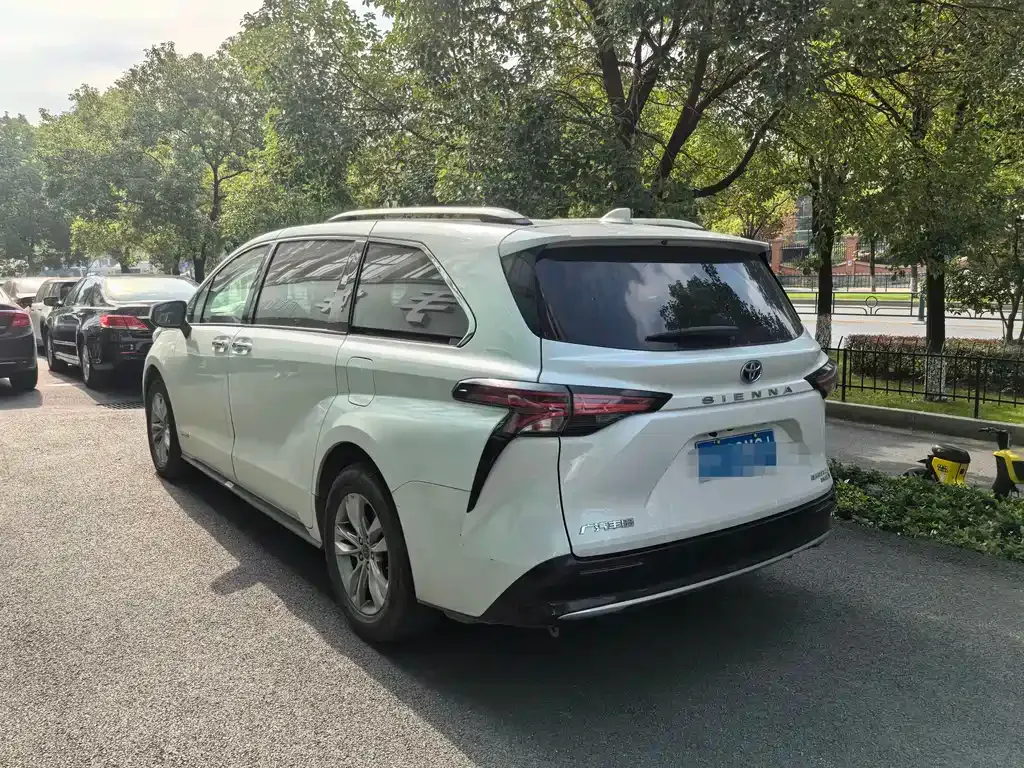 Toyota Sienna — фото 6