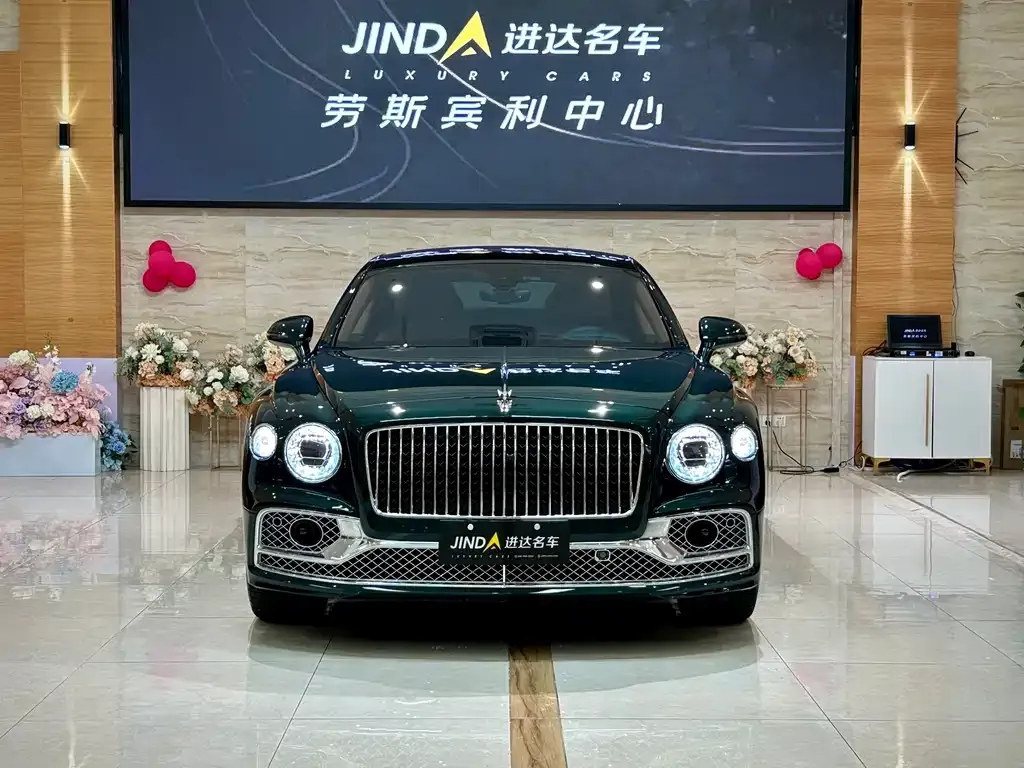 Bentley Flying Spur — фото 1