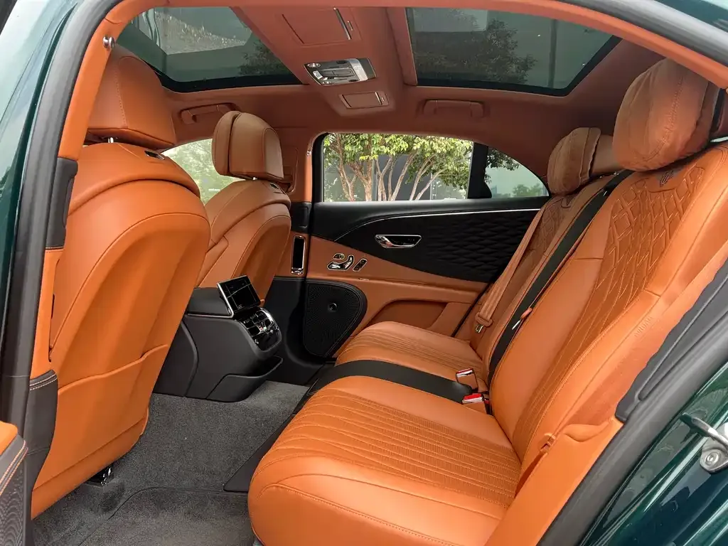 Bentley Flying Spur — фото 10