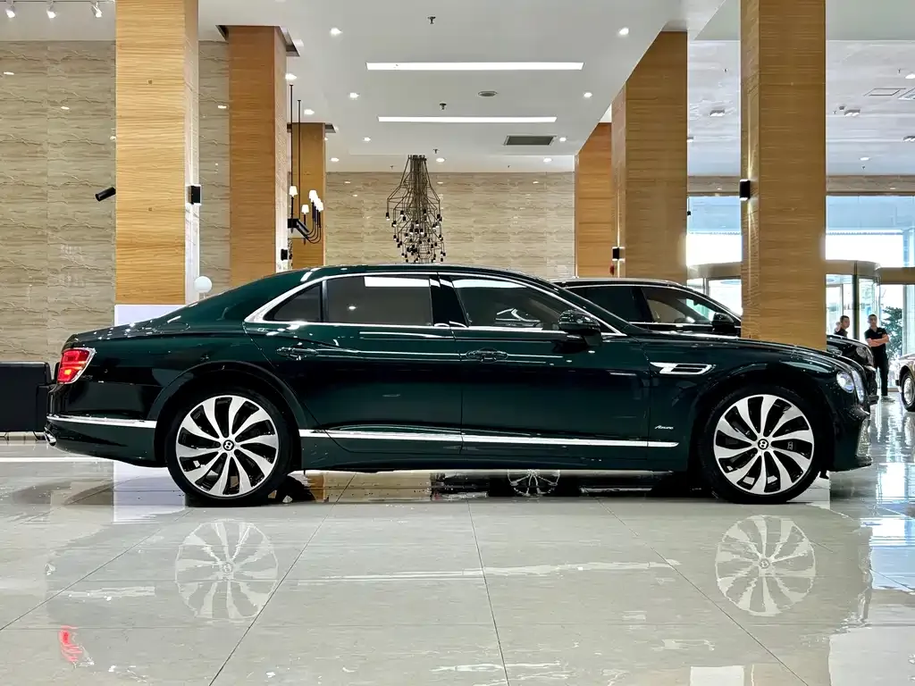 Bentley Flying Spur — фото 3