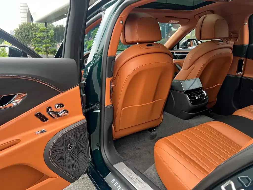 Bentley Flying Spur — фото 9