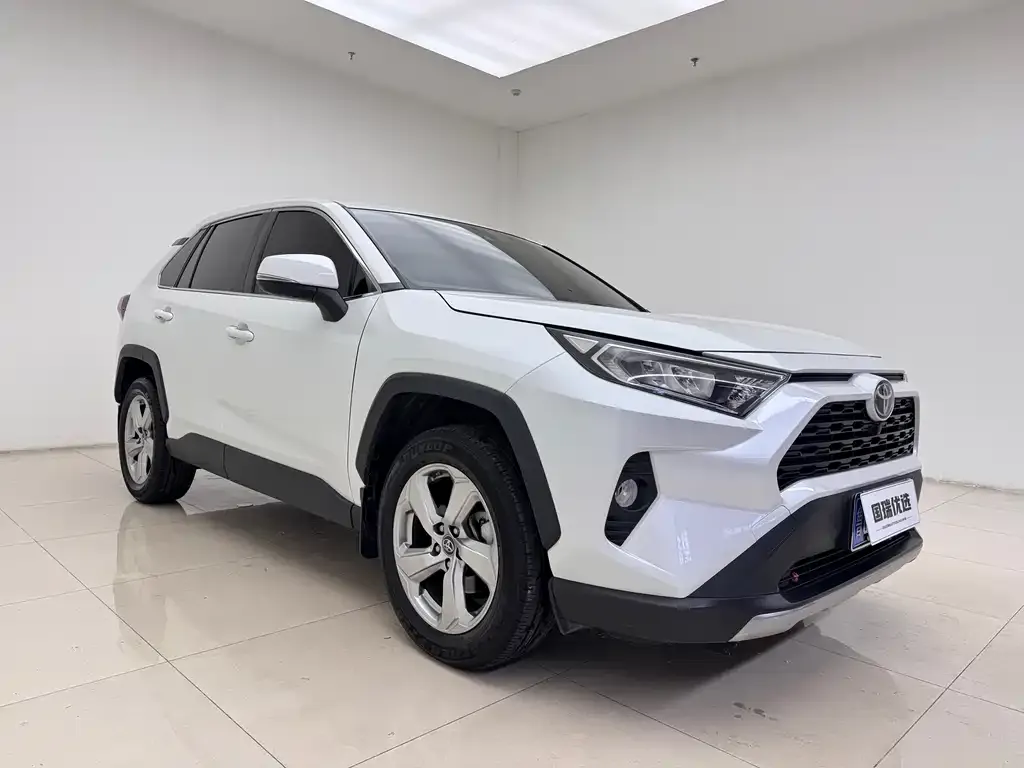 Toyota RAV4 — фото 3