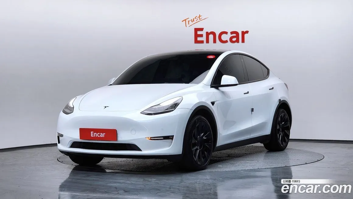 Tesla Model Y — фото 1