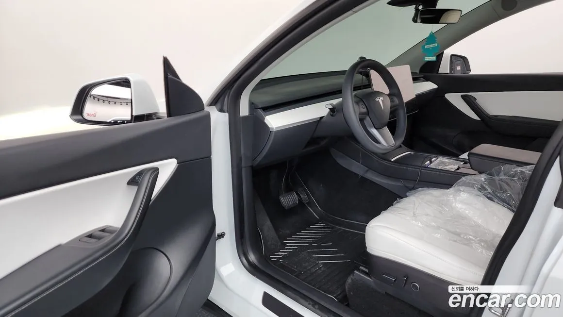 Tesla Model Y — фото 10