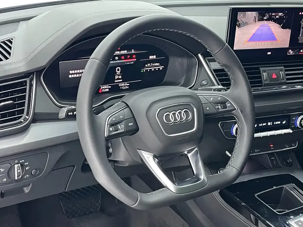 Audi Q5L — фото 9