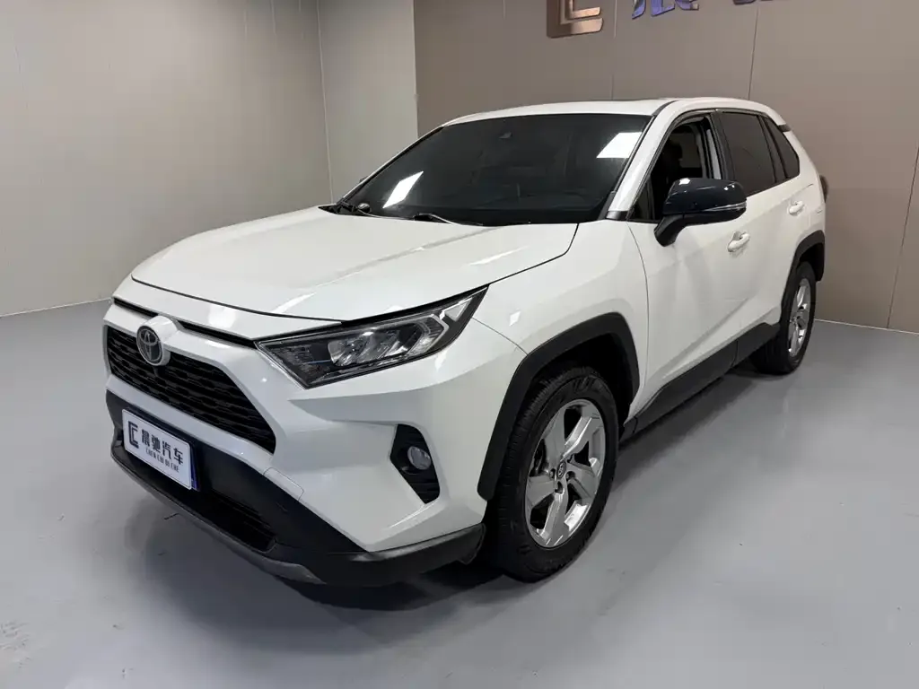 Toyota RAV4 — фото 1