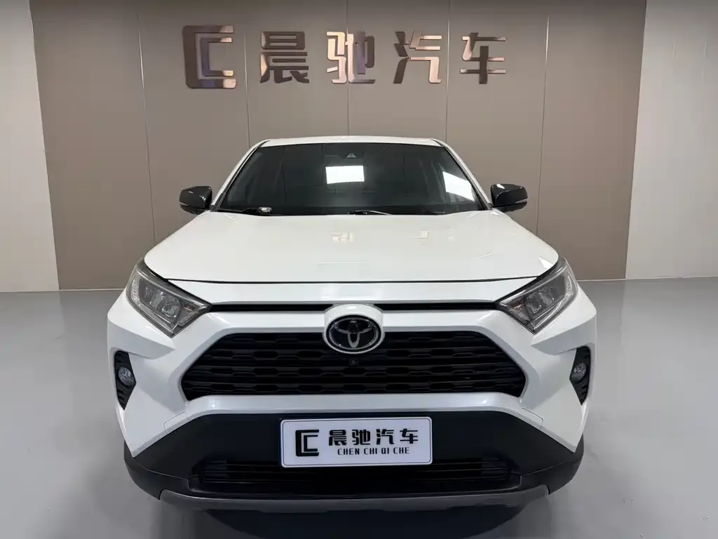 Toyota RAV4 — фото 2