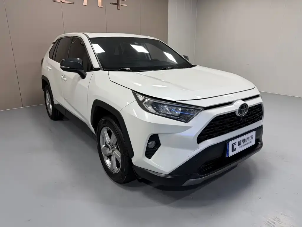 Toyota RAV4 — фото 3