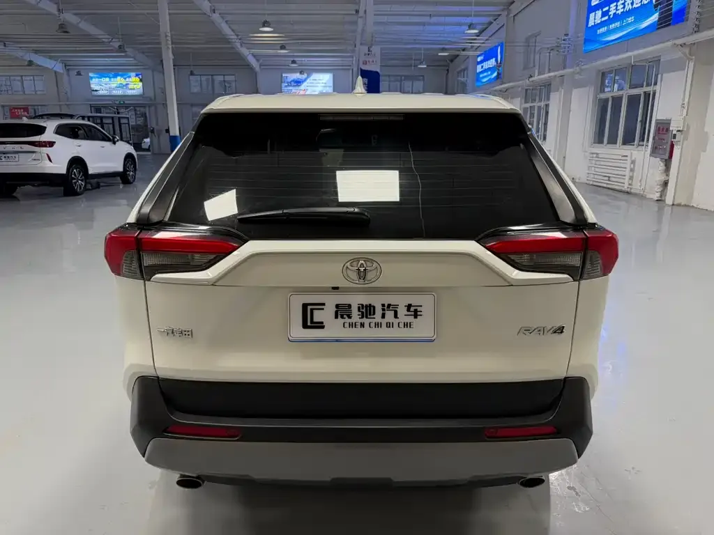 Toyota RAV4 — фото 5