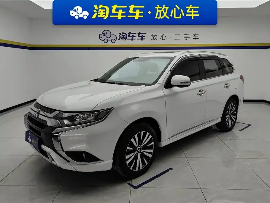 Mitsubishi Outlander — фото 1