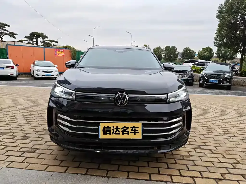 Volkswagen Tiguan L — фото 3